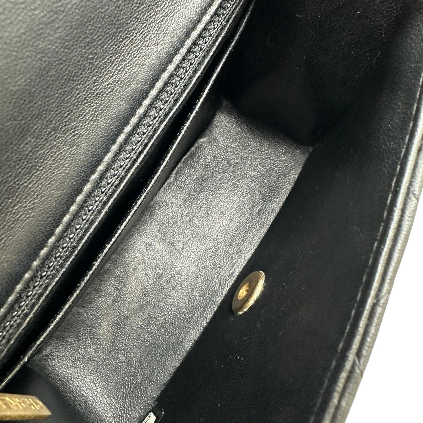 シャネル CHANEL ミニマトラッセ18 A35200 27番台 ブラック ゴールド