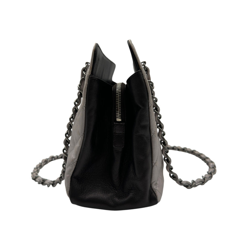 CHANEL トートバッグ 黒 シルバーチェーン シャネル CHANEL ココマーク チェーントートバッグ シルバー/ブラック