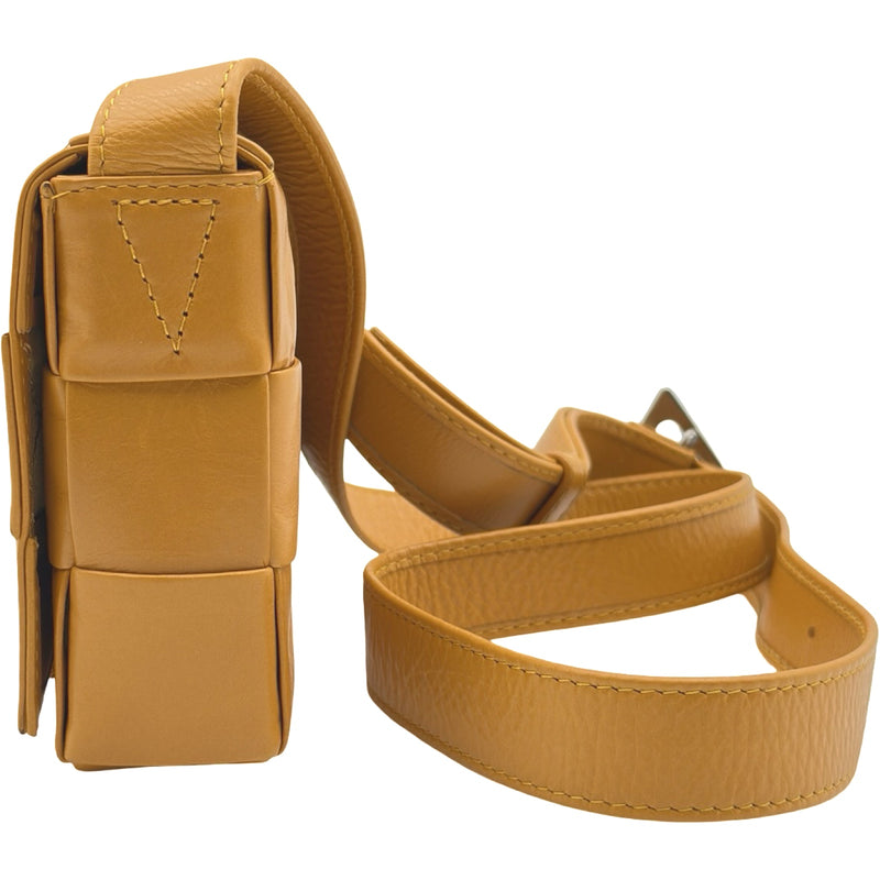 ボッテガ　レディース　希少　廃盤 ボッテガ・ヴェネタ BOTTEGA VENETA カセット スモールバッグ 717587