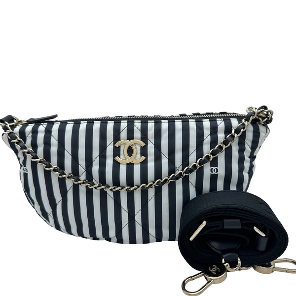 シャネル CHANEL ラージホーボーバッグ AS4698 ブラック×ホワイト