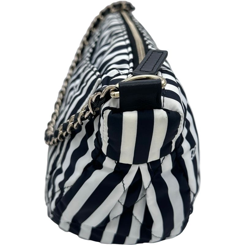 シャネル CHANEL ラージホーボーバッグ AS4698 ブラック×ホワイト