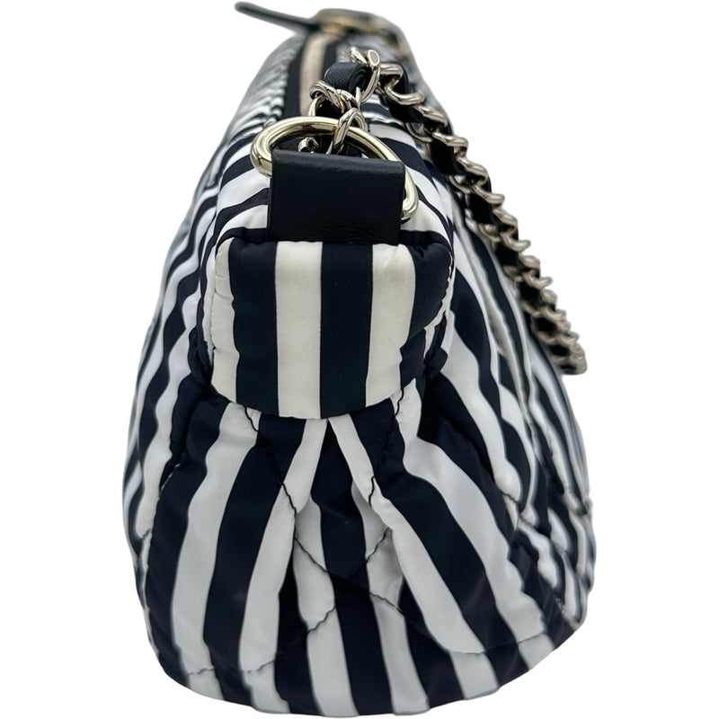 シャネル CHANEL ラージホーボーバッグ AS4698 ブラック×ホワイト