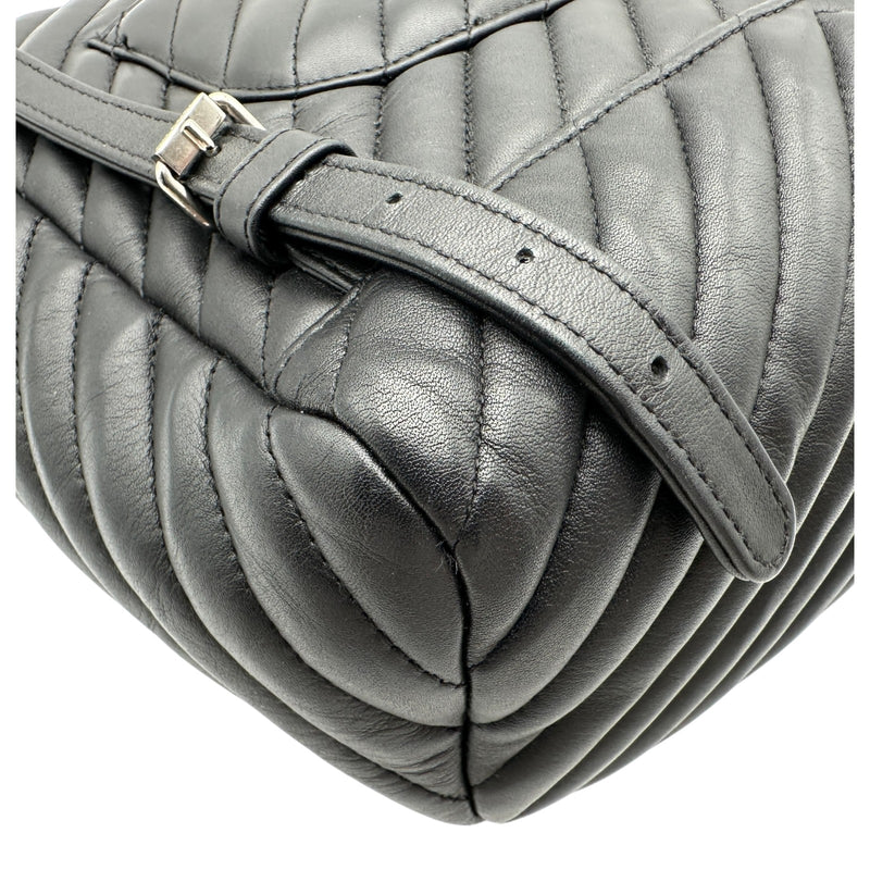 シャネル CHANEL Vステッチ リュック A91121 22番台 ブラック シルバー