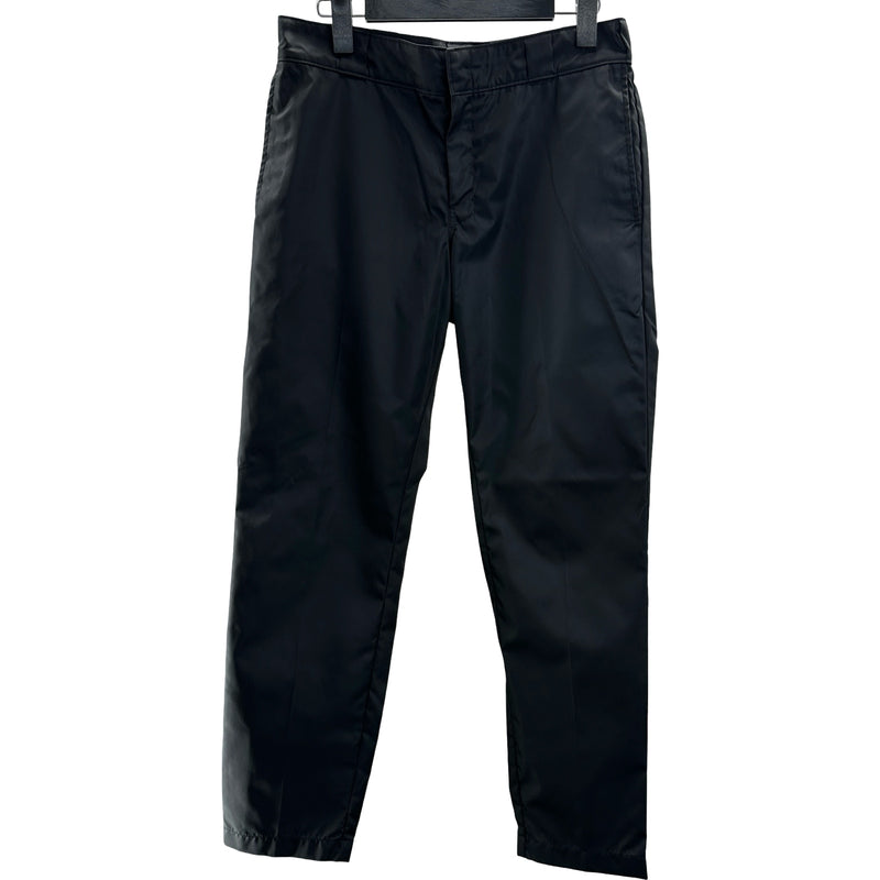 新品　PRADAプラダ　テクニカル　パンツ　ナイロン　ロゴ　テープ　ブラック プラダ PRADA RE-NYLON トライアングルロゴナイロンパンツ SPG75