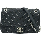 シャネル CHANEL シェブロンチェーンショルダー Vステッチ 24番台 ブラック シルバー金具 カーフスキン レディース ショルダーバッグ