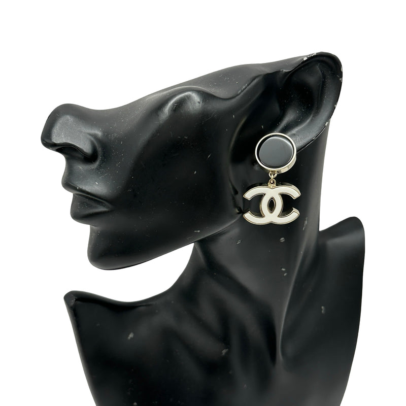 シャネル CHANEL ココマークピアス ホワイト/ブラック メッキ