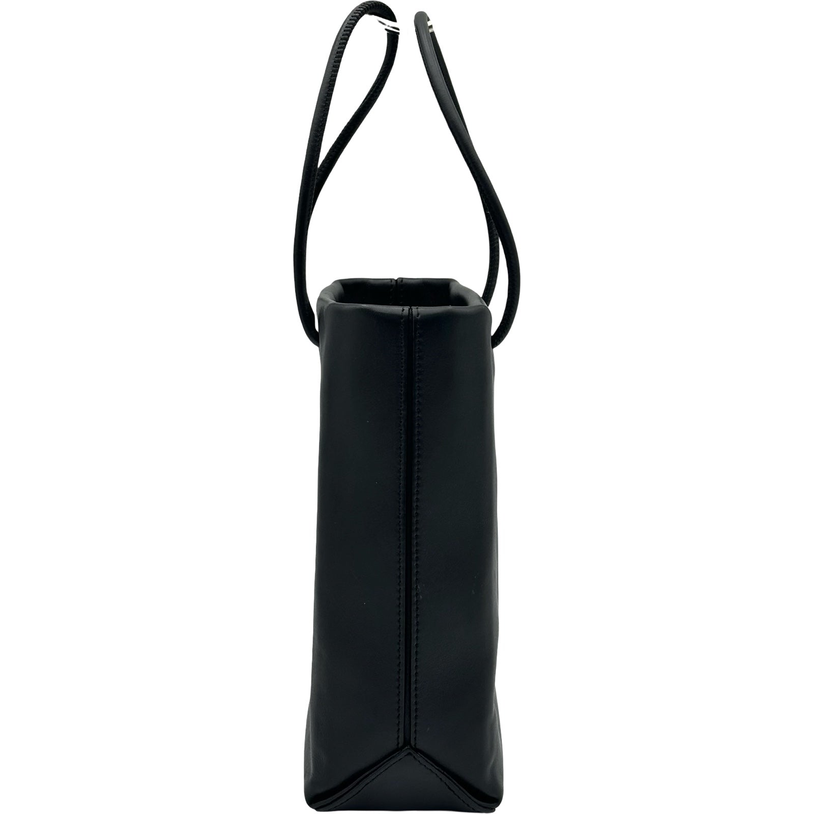 シャネル CHANEL エッセンシャルトート A46880 12番台 ブラック レザー