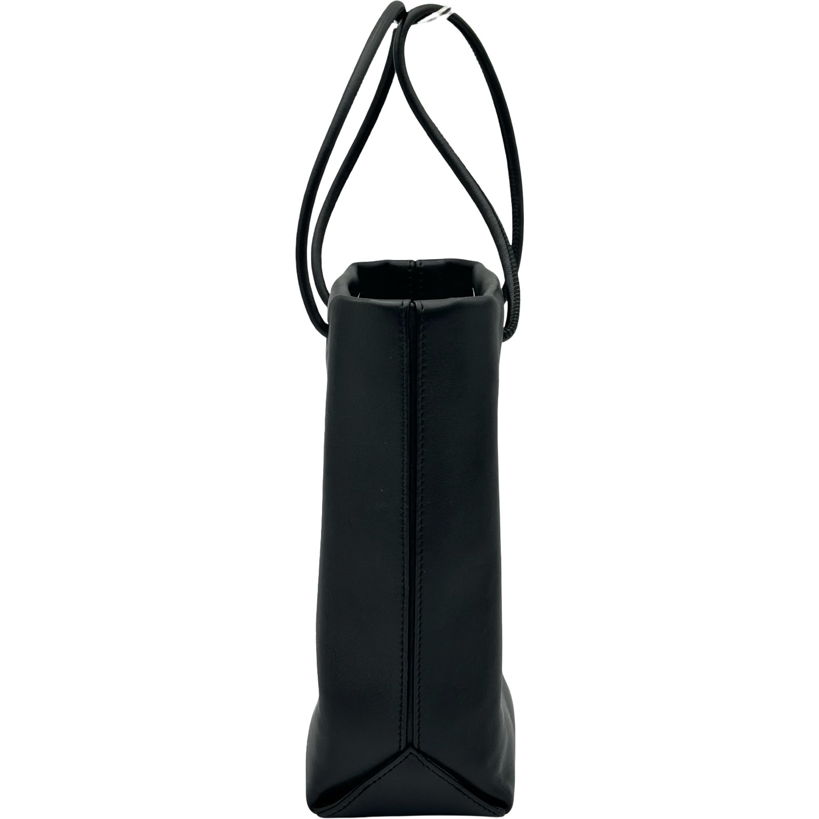 シャネル CHANEL エッセンシャルトート A46880 12番台 ブラック レザー