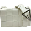 ボッテガ・ヴェネタ BOTTEGA VENETA スモールカセットショルダーバッグ 717587 ホワイト シルバー金具 レザー レディース ショルダーバッグ