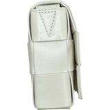 ボッテガ・ヴェネタ BOTTEGA VENETA スモールカセットショルダーバッグ 717587 ホワイト シルバー金具 レザー レディース ショルダーバッグ