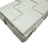 ボッテガ・ヴェネタ BOTTEGA VENETA スモールカセットショルダーバッグ 717587 ホワイト シルバー金具 レザー レディース ショルダーバッグ