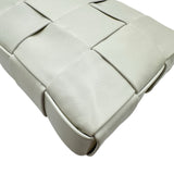 ボッテガ・ヴェネタ BOTTEGA VENETA スモールカセットショルダーバッグ 717587 ホワイト シルバー金具 レザー レディース ショルダーバッグ