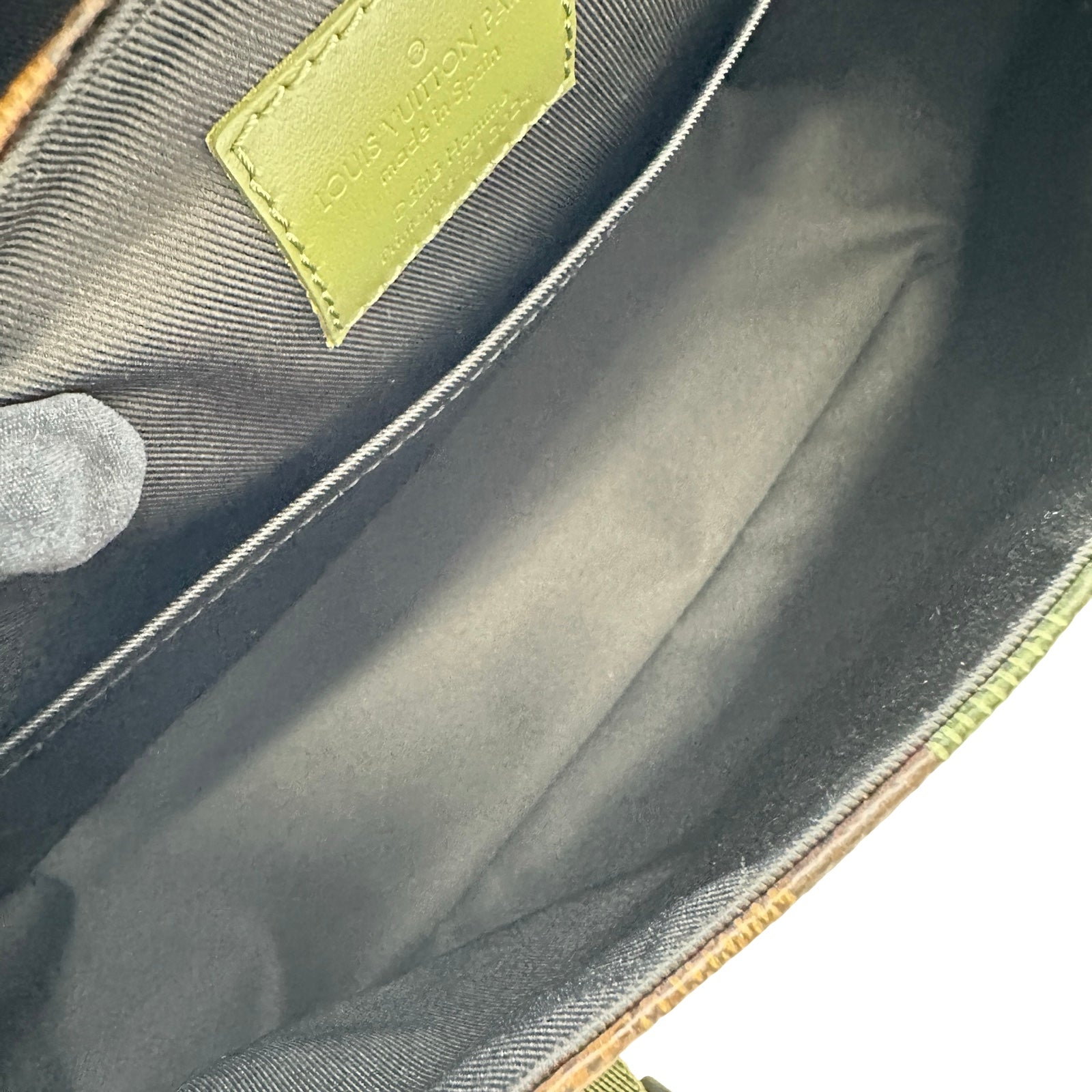 ルイ・ヴィトン LOUIS VUITTON トレイルメッセンジャー M24449 カーキ