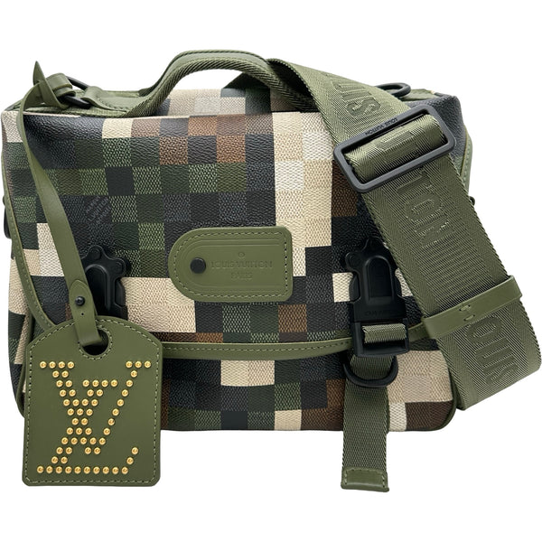 ルイヴィトン アウトドアメッセンジャー ルイ・ヴィトン LOUIS VUITTON トレイルメッセンジャー M24449 カーキ