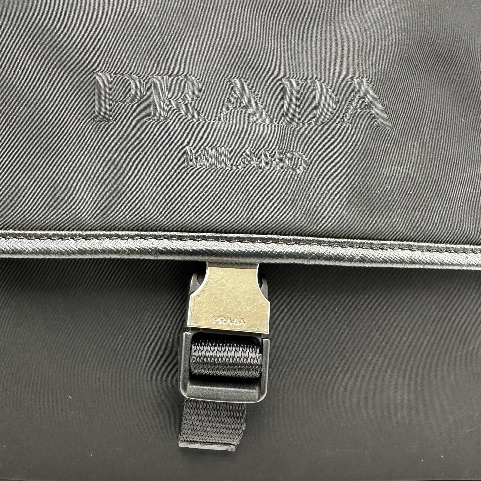 プラダ PRADA ロゴメッセンジャーバッグ ブラック ナイロン ユニ