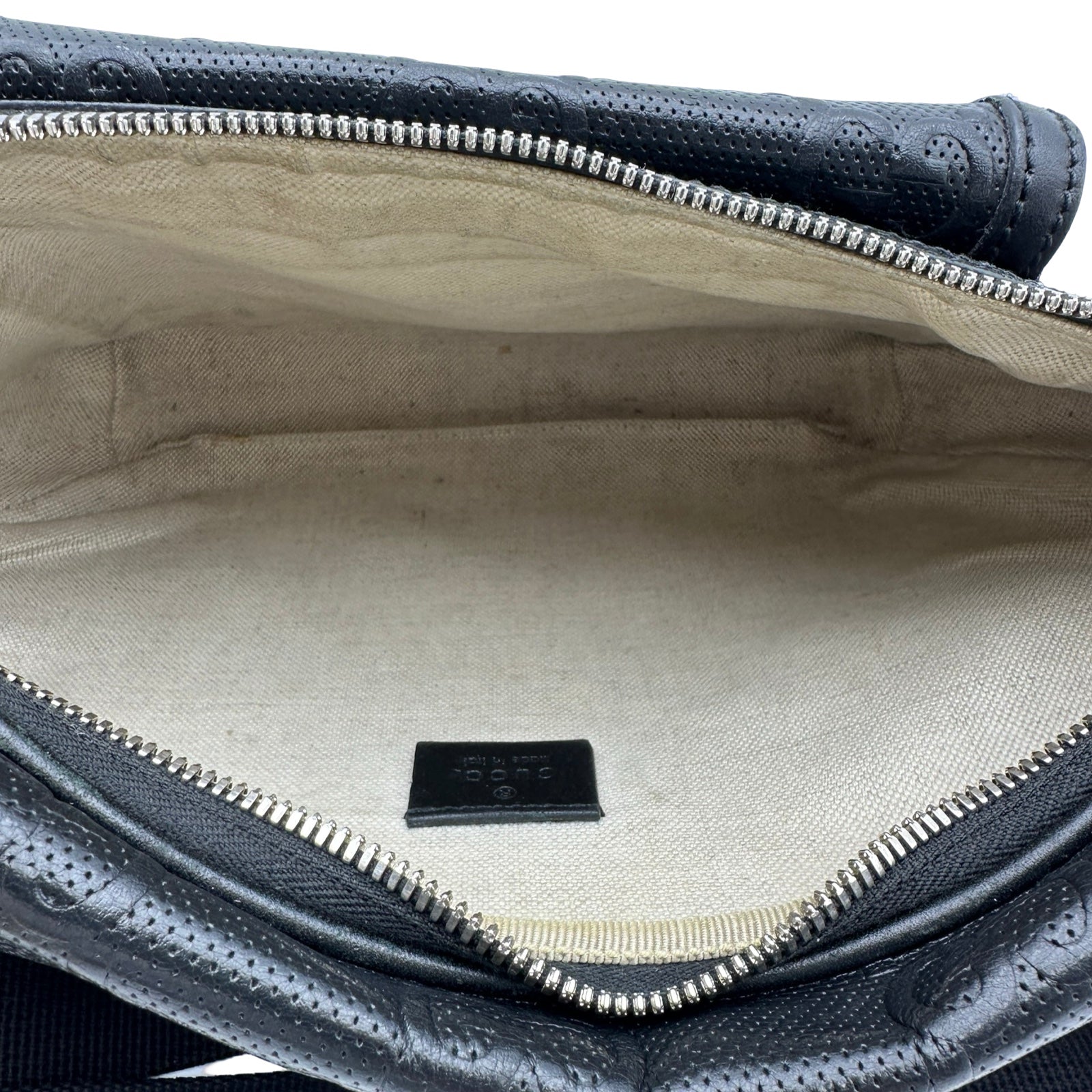 グッチ GUCCI GGエンボスベルトバッグ 645093 ブラック　シルバー金具 GGエンボス メンズ ボディバッグ グッチ GUCCI GGエンボスベルトバッグ 645093 ブラック シルバー金具