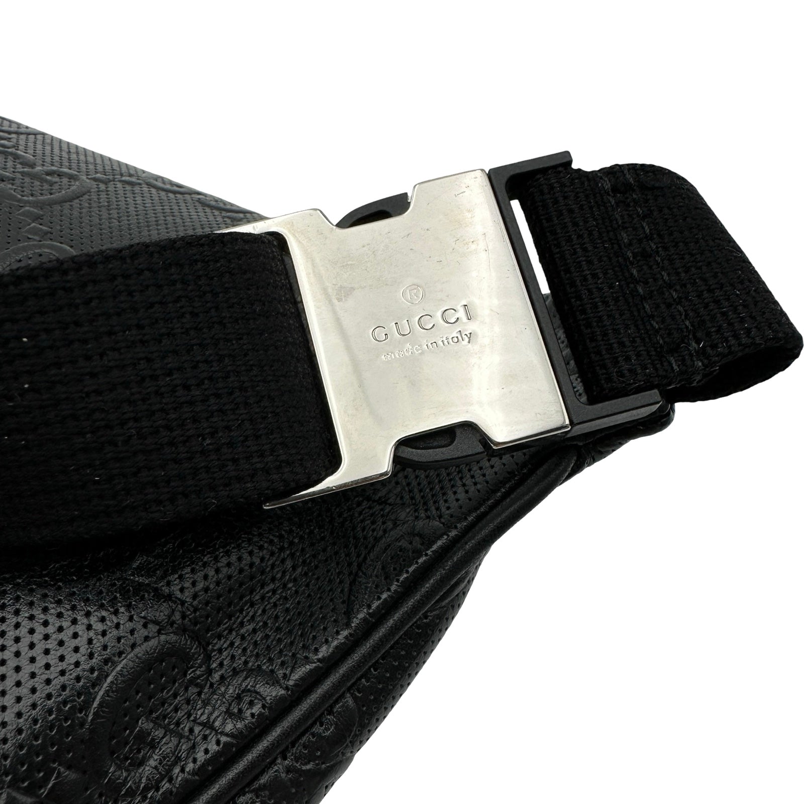 グッチ GUCCI GGエンボスベルトバッグ 645093 ブラック シルバー金具
