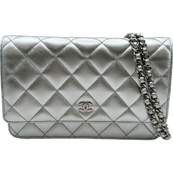 CHANEL チェーンウォレット　ショルダーバッグ　シルバー　ラム　マトラッセ シャネル CHANEL マトラッセチェーンウォレット AP0250 15番台