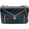 シャネル CHANEL シェブロンダブルチェーンショルダー 24番台 ネイビー ゴールド金具 ラム レディース ショルダーバッグ