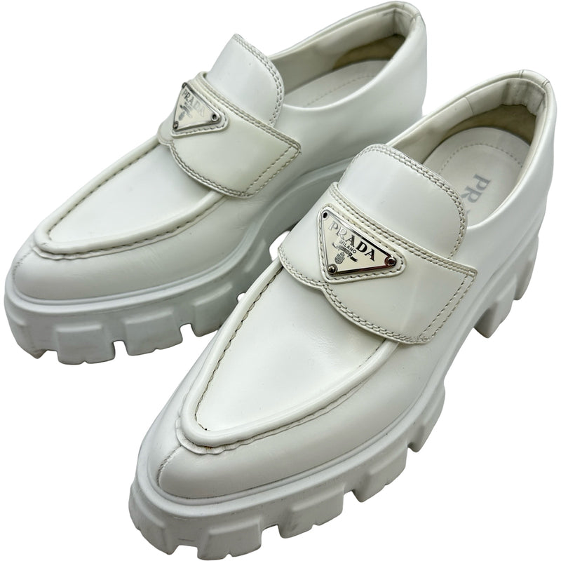 プラダ PRADA モノリス トライアングルロゴローファー ホワイト レザー