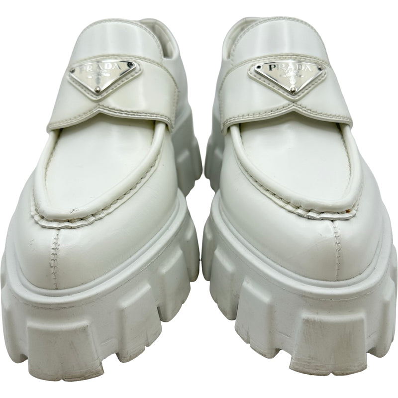 プラダ PRADA モノリス トライアングルロゴローファー ホワイト レザー