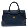 シャネル CHANEL ネオエグゼクティブトート A69930 24番台 ネイビー/ブラック シルバー金具 カーフスキン レディース ショルダーバッグ