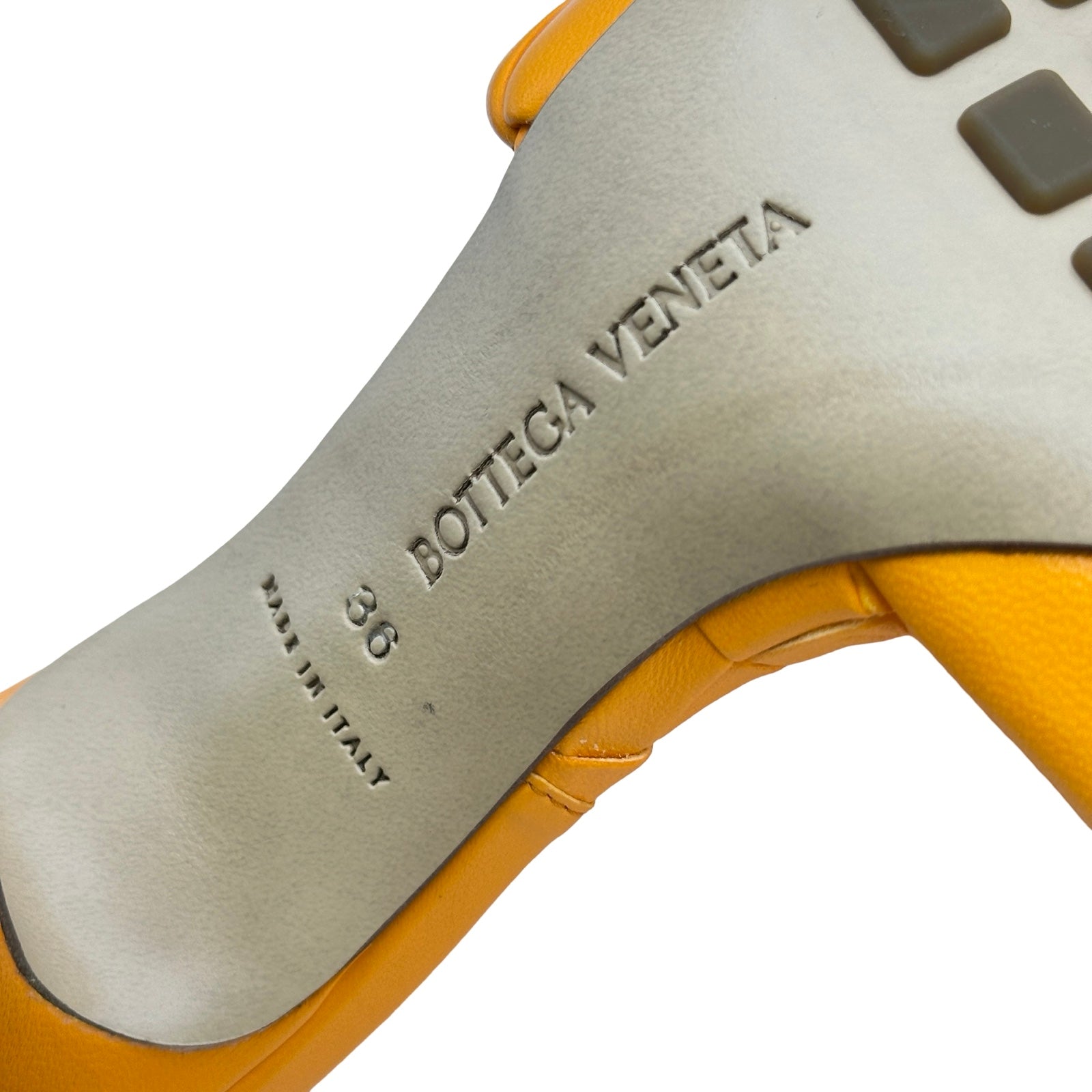 ボッテガ・ヴェネタ BOTTEGA VENETA イントレチャートレザーミュール