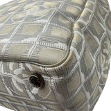 シャネル CHANEL ニュートラベルライントートMM A15991 10番台 シルバー ナイロンジャガード/レザー レディース トートバッグ