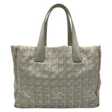 シャネル CHANEL ニュートラベルライントートMM A15991 10番台 シルバー ナイロンジャガード/レザー レディース トートバッグ