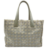 シャネル CHANEL ニュートラベルライントートMM A15991 10番台 シルバー ナイロンジャガード/レザー レディース トートバッグ