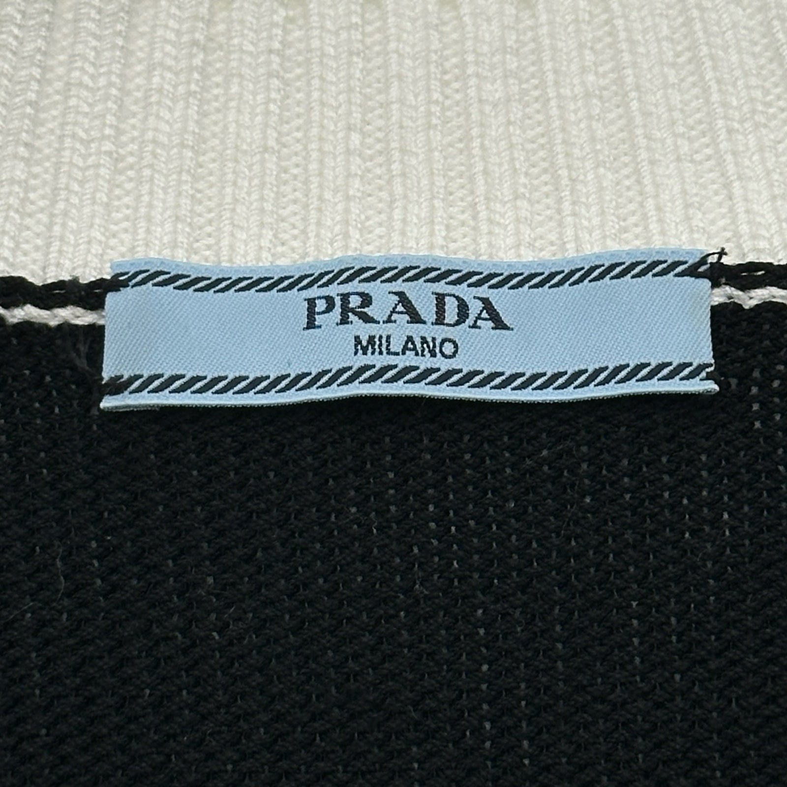 プラダ PRADA ロゴ刺繍クロップドコットンカーディガン P25I04