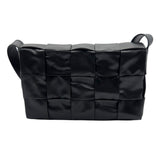 ボッテガ・ヴェネタ BOTTEGA VENETA カセット ショルダーバッグ 667298 ブラック レザー レディース ウエストバッグ