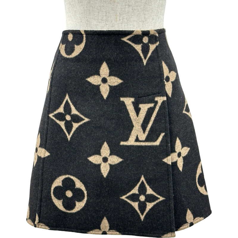 Louis Vuitton ネイビー ミニスカート ルイ・ヴィトン LOUIS VUITTON ジャイアントモノグラムAラインミニ