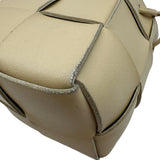 ボッテガ・ヴェネタ BOTTEGA VENETA カセット ミニクロスボディバケットバッグ 680217 ベージュ レザー レディース ショルダーバッグ