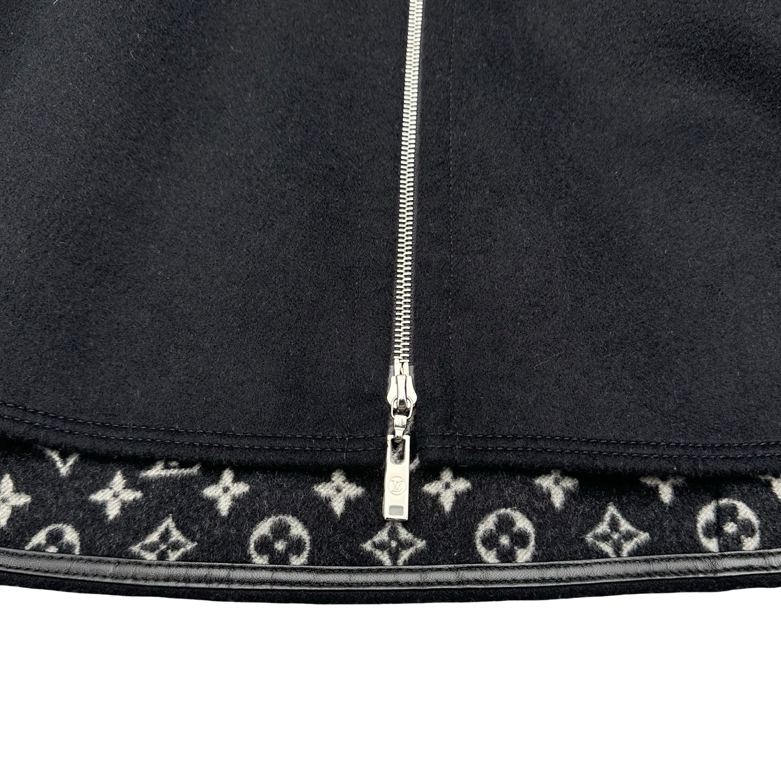 ルイヴィトン　ポンチョ ルイ・ヴィトン LOUIS VUITTON モノグラム フーデッドポンチョ FICO17