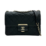 シャネル CHANEL マトラッセビューティーロックチェーンショルダー A93222 22番台 ブラック ゴールド金具 カーフレザー レディース ショルダーバッグ