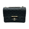 シャネル CHANEL マトラッセビューティーロックチェーンショルダー A93222 22番台 ブラック ゴールド金具 カーフレザー レディース ショルダーバッグ