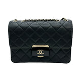 シャネル CHANEL マトラッセビューティーロックチェーンショルダー A93222 22番台 ブラック ゴールド金具 カーフレザー レディース ショルダーバッグ