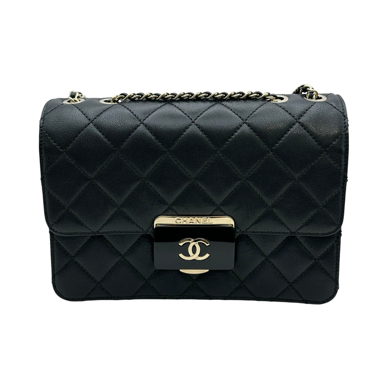 シャネル CHANEL マトラッセビューティーロックチェーンショルダー