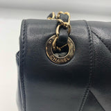 シャネル CHANEL Vステッチラージブラックバッグ 24726323 ブラック　ゴールド金具 カーフ レディース ショルダーバッグ