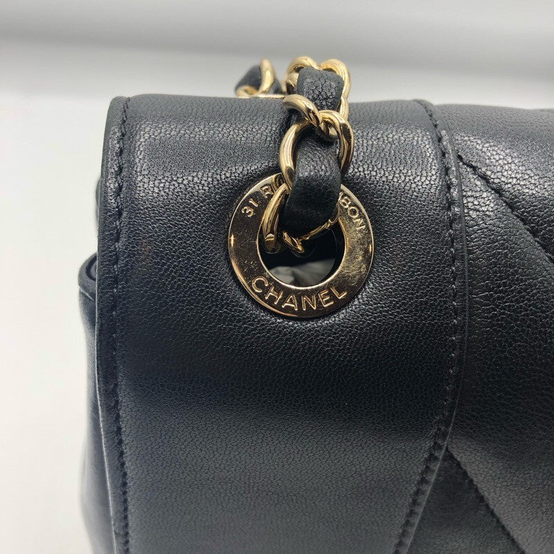 シャネル CHANEL Vステッチラージブラックバッグ 24726323 ブラック　ゴールド金具 カーフ レディース ショルダーバッグ