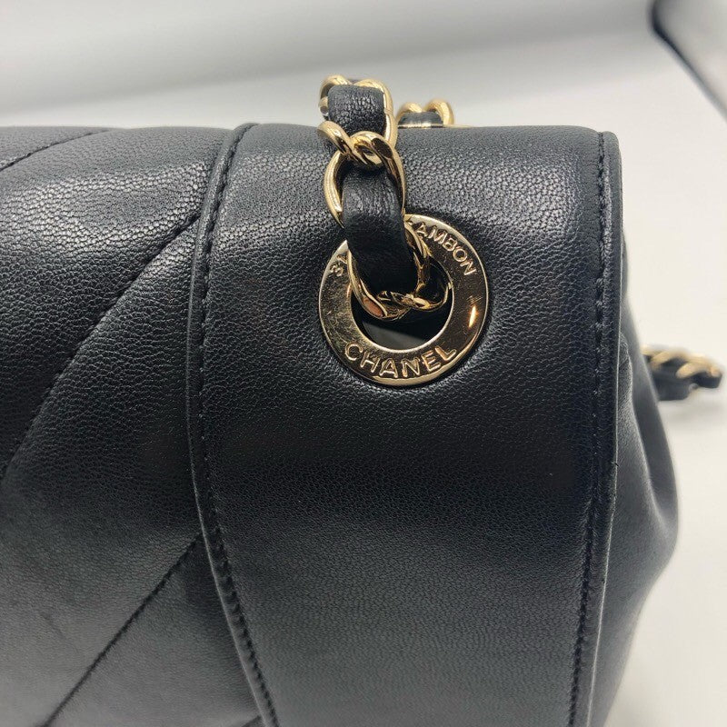 シャネル CHANEL Vステッチラージブラックバッグ 24726323 ブラック　ゴールド金具 カーフ レディース ショルダーバッグ