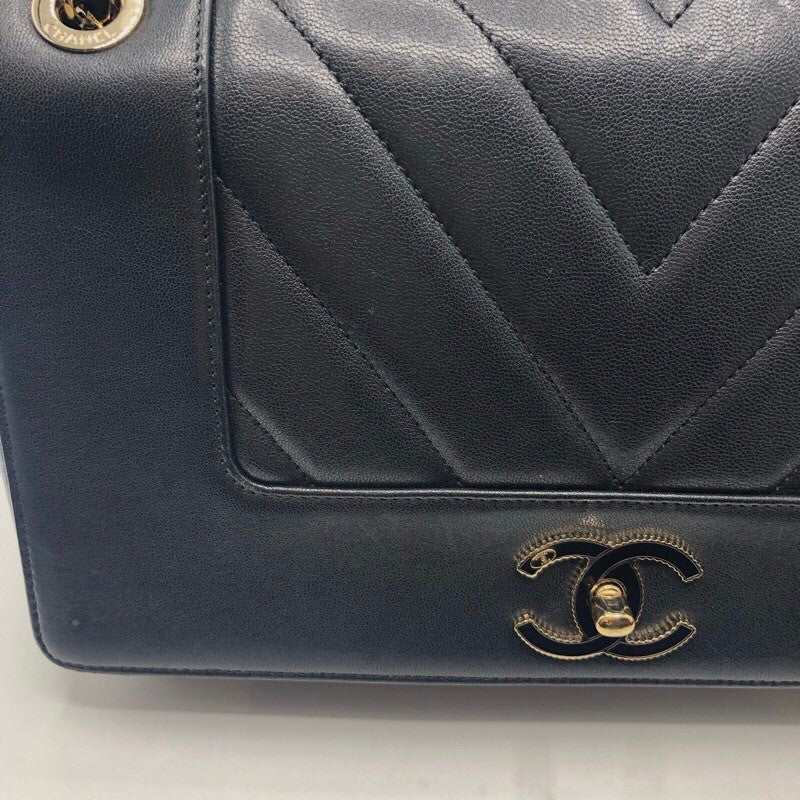 シャネル CHANEL Vステッチラージブラックバッグ 24726323 ブラック　ゴールド金具 カーフ レディース ショルダーバッグ