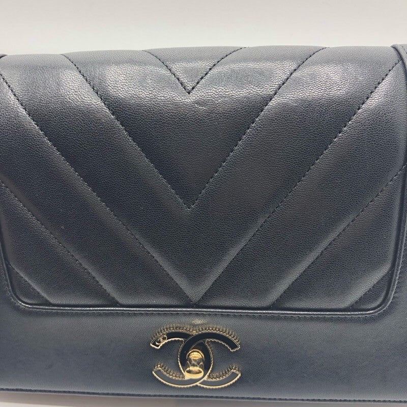 シャネル CHANEL Vステッチラージブラックバッグ 24726323 ブラック　ゴールド金具 カーフ レディース ショルダーバッグ