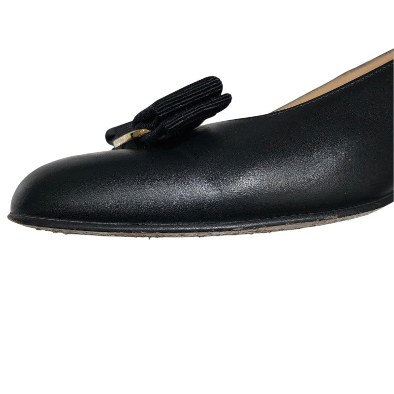 サルヴァトーレ・フェラガモ Salvatore Ferragamo ｳﾞｧﾗﾘﾎﾞﾝﾋｰﾙﾊﾟﾝﾌﾟｽ 30391 ブラック ﾚｻﾞｰ レディース パンプス