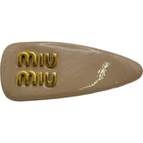 ミュウミュウ miu miu ロゴヘアクリップ ピンクベージュ/ゴールド金具 パテント アクセサリー