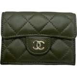 シャネル CHANEL クラシックスモールフラップウォレット AP0230 カーキ ゴールド金具 ラムスキン レディース 三つ折り財布