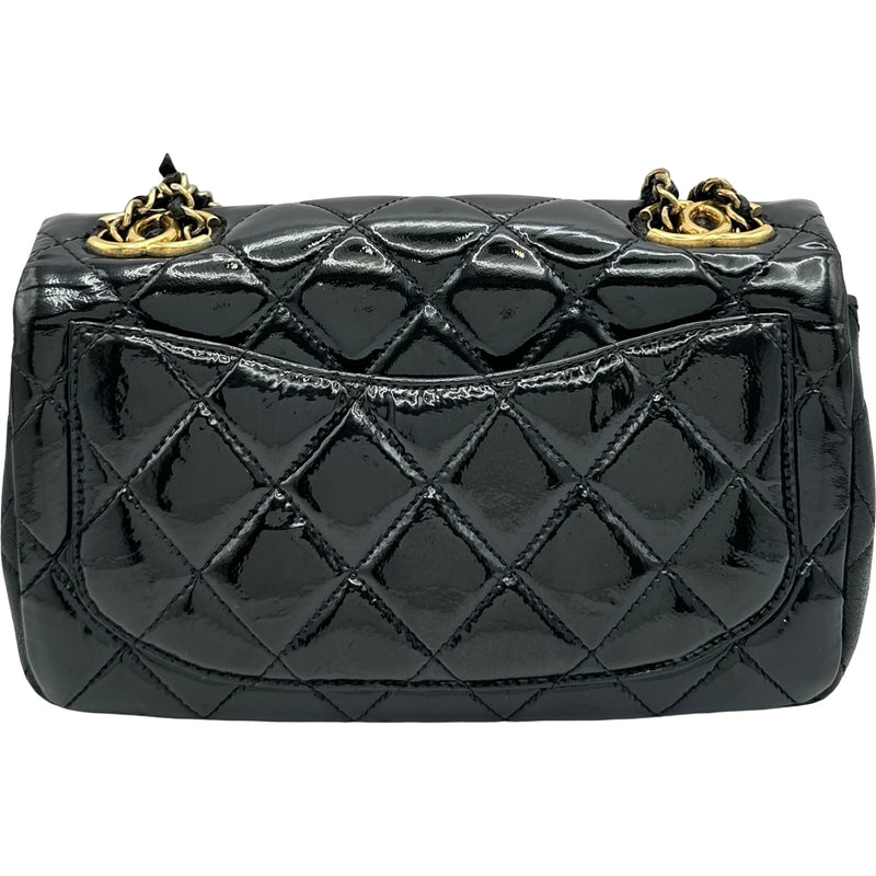 シャネル CHANEL マトラッセフラップチェーンショルダー 21番台