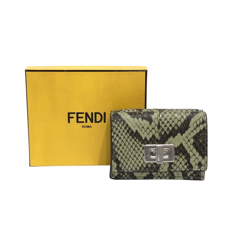 フェンディ FENDI ピーカブー コンパクトウォレット 8M0426 グリーン パイソン レディース 三つ折り財布 | 中古ブランドリユースショップ  OKURA(おお蔵)