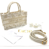 クリスチャン・ディオール Christian Dior ブックトートミニ 50-MA-1203 ホワイト　ゴールド金具  キャンバス蝶柄 レディース トートバッグ
